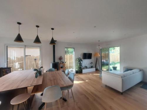 Photo de la galerie de l'établissement Maison confort proche de la mer sur la cote d'Emeraude Le Minihic sur rance, à Le Minihic-sur-Rance