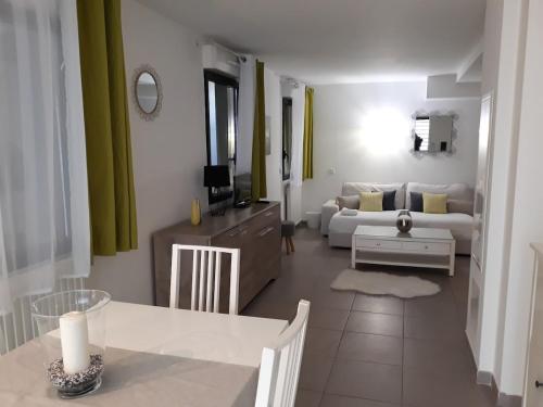 Grand Studio - Proche place de la Comédie