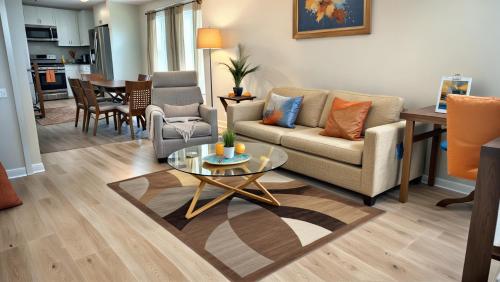 Posezení v ubytování Hollywood Homes Free parking close to all things LA