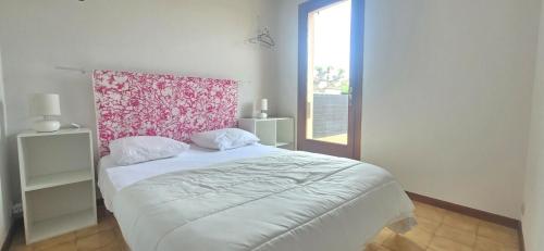 Ένα ή περισσότερα κρεβάτια σε δωμάτιο στο Cozy air-conditioned house in Sérignan