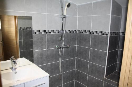 Ένα μπάνιο στο La Maisonnette de la Plage du Rouet