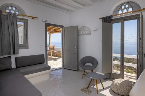 Gallery image of Big Blue Suites & Apartments in Kionia