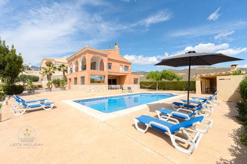 Bazén v ubytování Villa Dolores Perfect Villa for Holidays nebo v jeho okolí