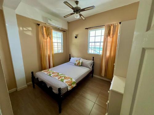 Voodi või voodid majutusasutuse Lovely and cozy 2 bedroom apt with oceanic view toas