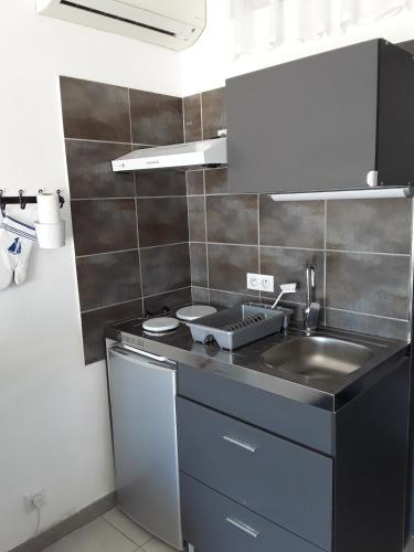 Photo de la galerie de l'établissement Studio les pieds dans l eau, Vue magnifique !, à Valras-Plage