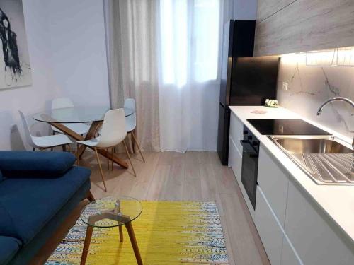 ครัวหรือมุมครัวของ Adas apartment 2