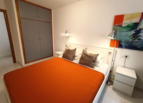 Beachfront Apartment with Sea View Balcony - Torrevieja PMT15