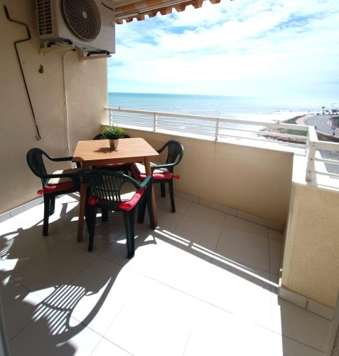 Beachfront Apartment with Sea View Balcony - Torrevieja PMT15