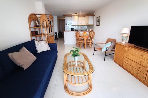 Beachfront Apartment with Sea View Balcony - Torrevieja PMT15