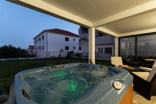 Strelitzia apartment Split with jacuzzi