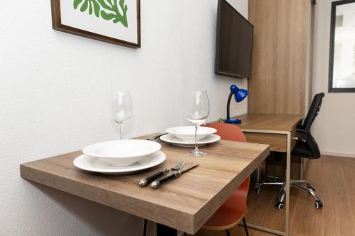 ベロオリゾンテにあるGuaja 745のテーブル(皿2皿、メガネ付)