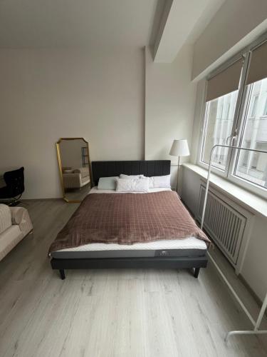 Giường trong phòng chung tại Modernes City Apartment am Limbecker Platz Essen