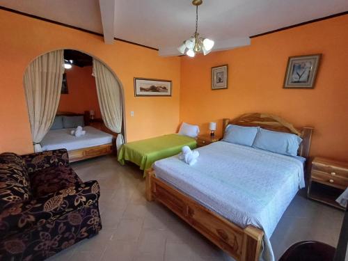a bedroom with a bed and a couch in a room at Hotel Valle Verde in Valle de Anton