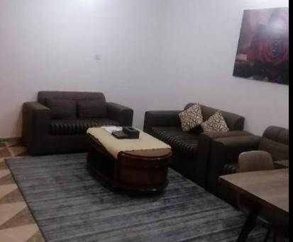 Ruang duduk di درب الخزامى للشقق المخدومة