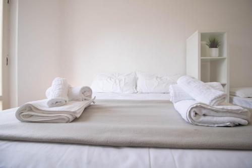 Ένα ή περισσότερα κρεβάτια σε δωμάτιο στο JACUZZl 13 posti letto Wifi AC Parking Beach