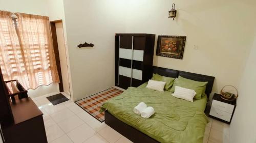 Кровать или кровати в номере Musa Seri Iskandar Homestay