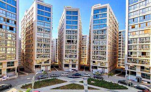 شقه فندقيه في كمباوند وان قطاميه المعادي دائري المعادي