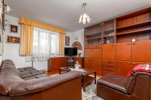 Apartments with parking space Pula - 2252