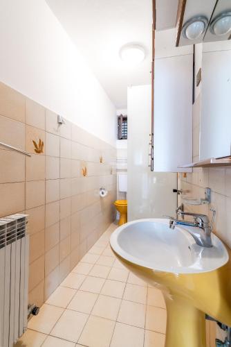 Apartments with parking space Pula - 2252