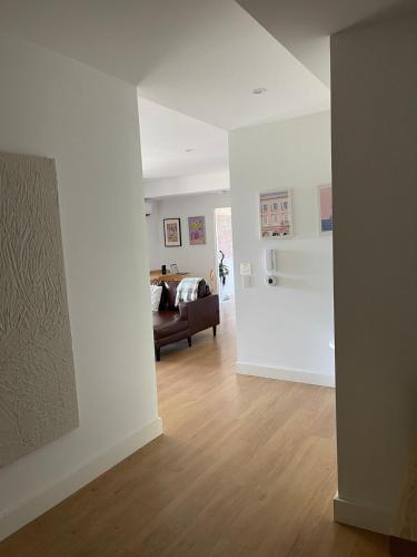 Gambar di galeri bagi Dreamy Modern Oasis in the City di Wollongong