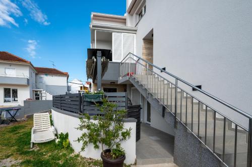 Apartments by the sea Bibinje, Zadar - 22075