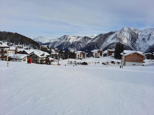 a group of buildings on a snow covered mountain at Grosszügige, charmante Wohnung in den Bergen in Breiten