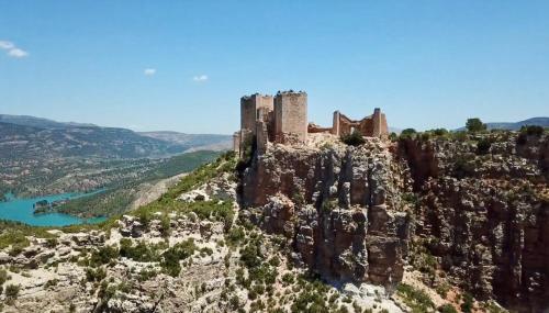 a castle on top of a rocky mountain at Ignis Rural Apartment - Casillas Valle de Ayora in Jalance