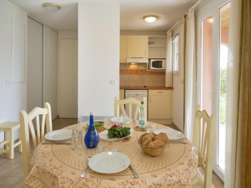 Photo de la galerie de l'établissement Pleasant villa with terrace in Homps, à Homps