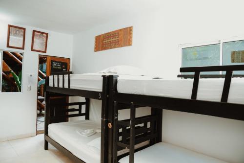 a room with two bunk beds and a desk at Kasakolà in Palomino