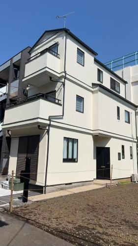 H渋谷区 電車到新宿4分钟 巴士直达涉谷駅 4bedrooms 2bathrooms 2toiltes步行到幡ヶ谷8分钟 Max11全新装修独栋小楼