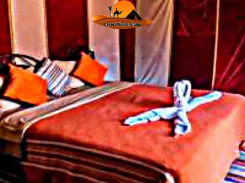 Ένα ή περισσότερα κρεβάτια σε δωμάτιο στο Luxury Desert Wonder Camp