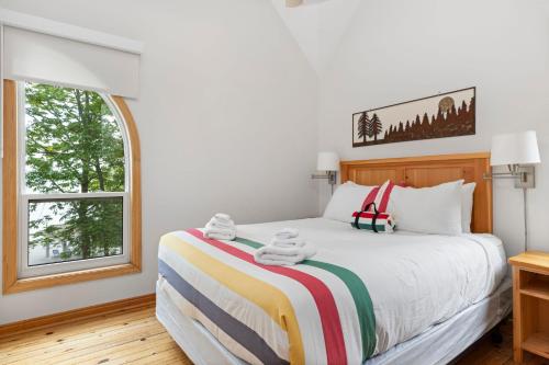 a bedroom with a bed with two stuffed animals on it at Port Cunnington Lodge in Dwight