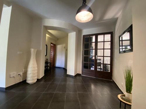 a hallway with a door and a tile floor at Bona Vista Villa Calpe in Calpe