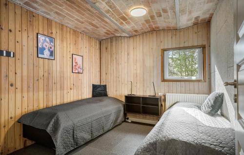 Nice Home In Sønder Felding With Saunaにあるベッド