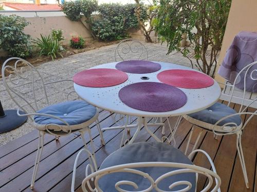 Bel appartement 2 chambres à 150m de la plage avec terrasse et wifi gratuit - FR-1-323-453