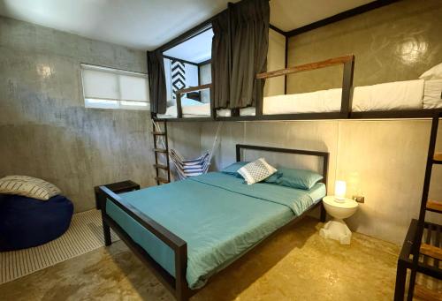 Postel nebo postele na pokoji v ubytování Beach People Hostel Bantayan Island