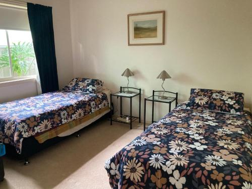 a bedroom with two beds and a window at Hosts offer Single Bed accommodation to Suit Single Travellers in Swan Hill