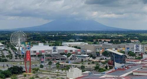 アパートメントから撮影された、または一般的な山の景色