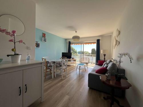 Appartement T3 moderne avec terrasse et vue mer - Le Lavandou - FR-1-308-208