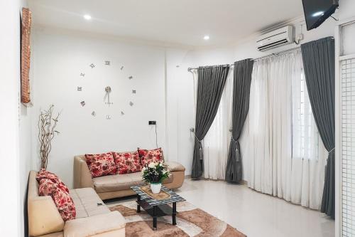 Χώρος καθιστικού στο Urbanview Hotel Syariah near RSIA Annisa Jelutung Jambi