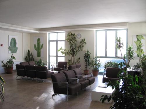 a waiting room with couches and potted plants at Lieta Sosta in Colfiorito