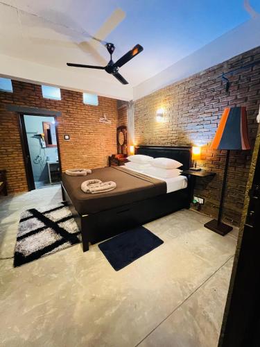 a bedroom with a bed and a ceiling fan at Aayu Hanthana Boutique Hotel in Kandy