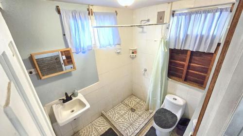 Koupelna v ubytování Ocean Front Private Casita w Pool and AC - Sleeps 4
