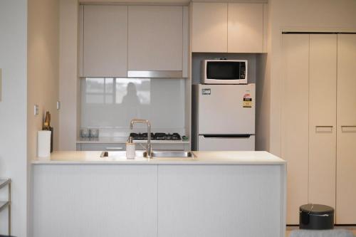 Η κουζίνα ή μικρή κουζίνα στο Cozy 2-bedroom Apartment, Free Parking, close to Olympic park