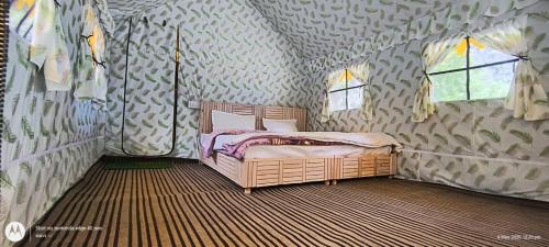 Ένα ή περισσότερα κρεβάτια σε δωμάτιο στο cliff camps barot