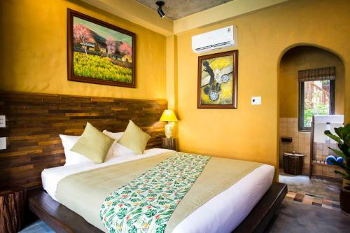 a bedroom with a large bed in a room at Hoi An Hidden Boat in Hoi An