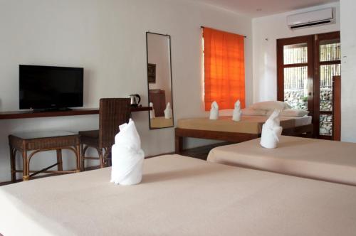 Ein Bett oder Betten in einem Zimmer der Unterkunft Acacia Tree Garden Hotel