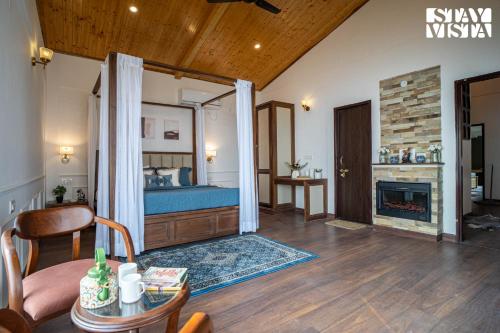 Posezení v ubytování StayVista at Bourbon Sky with Bonfire, BBQ, Lawn