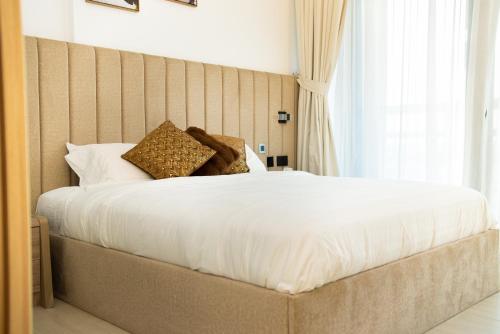Ein Bett oder Betten in einem Zimmer der Unterkunft Fantastic Studio in the heart of Sharjah by Stay Bnb