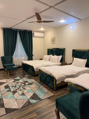 Postel nebo postele na pokoji v ubytování Harriot Hotel Skardu
